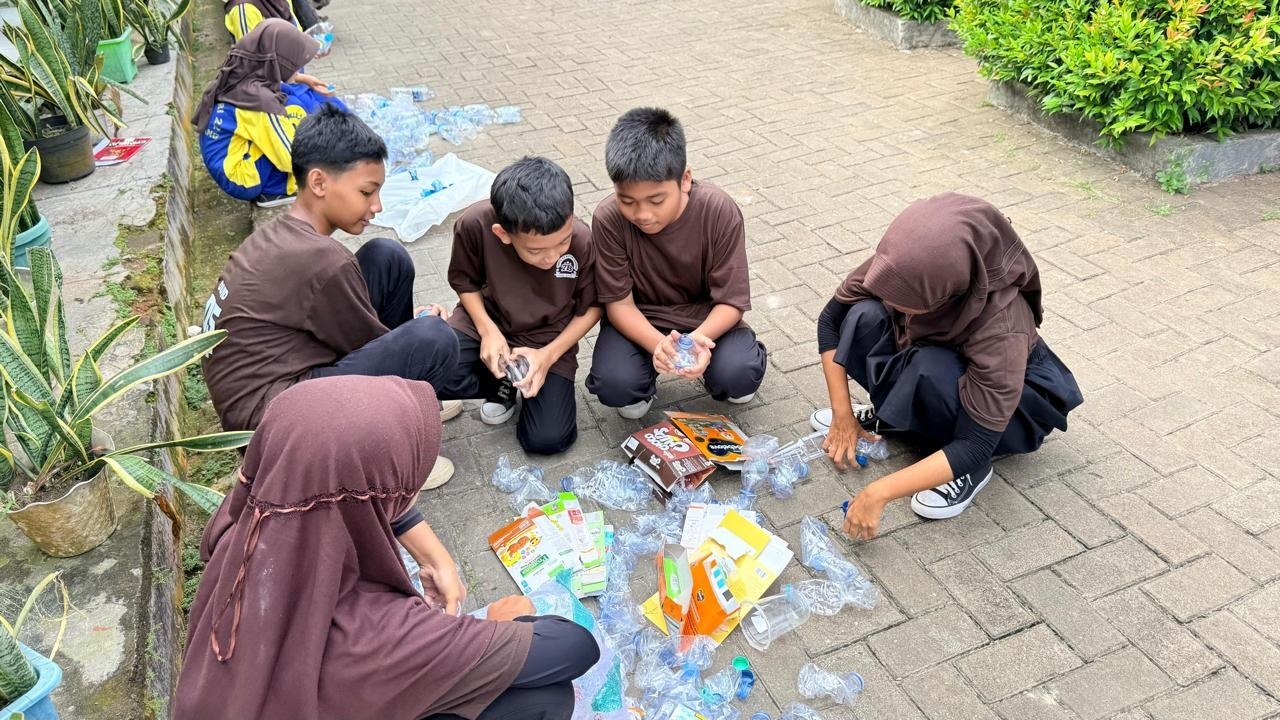SMPN 22 Kota Serang Ubah Sampah Jadi Cuan Digital 